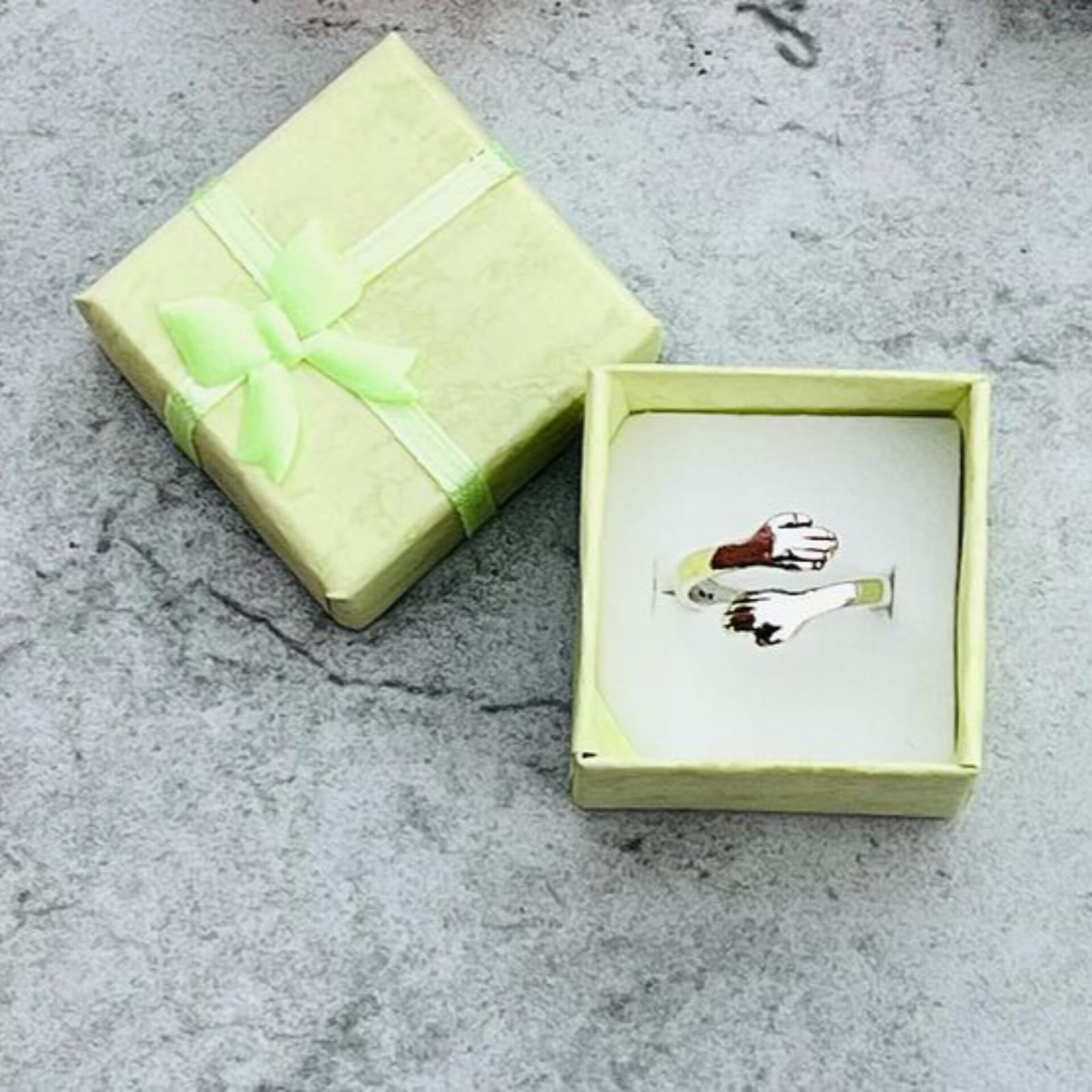 HUG Ring